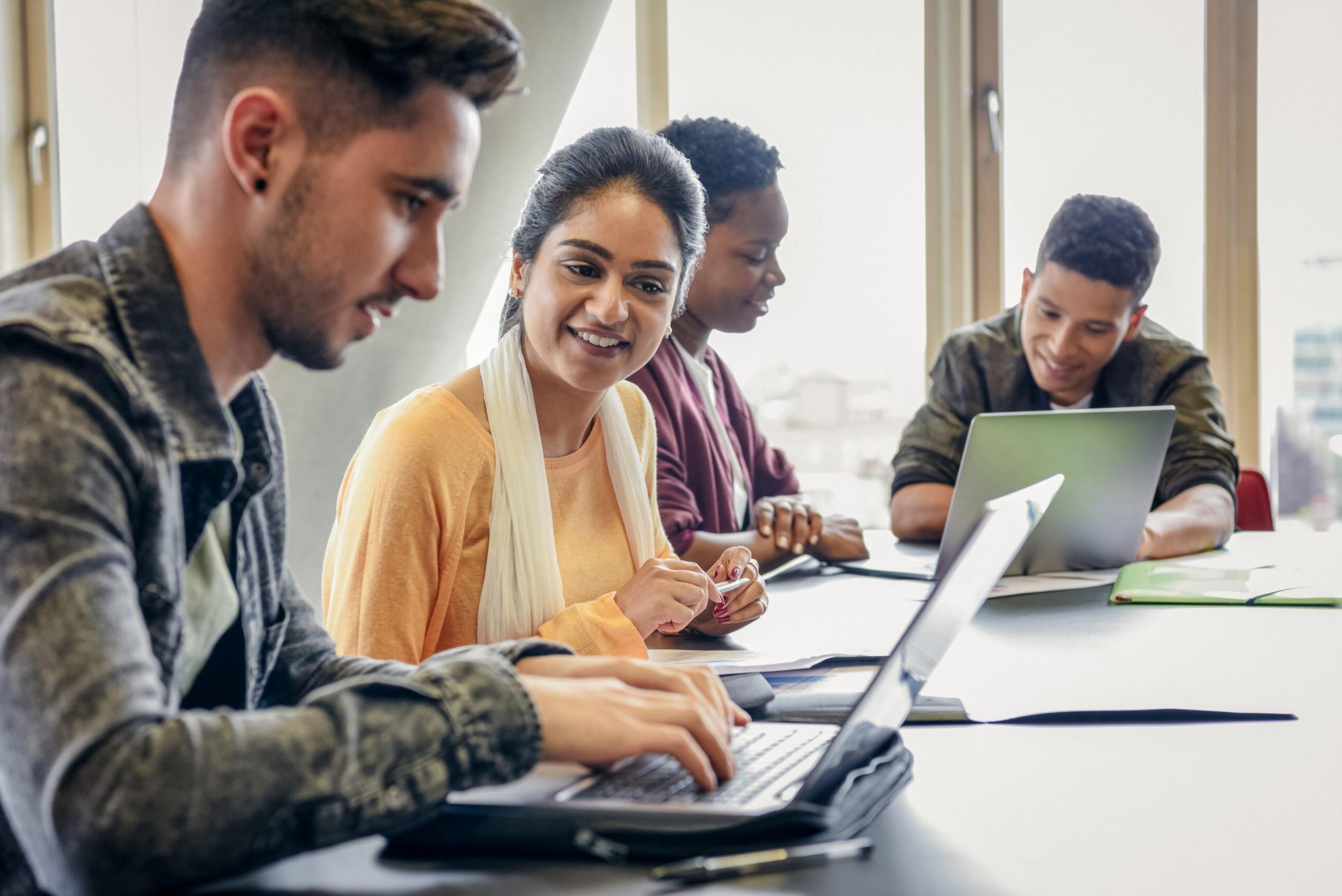 Espace de travail collaboratif avec outils numériques